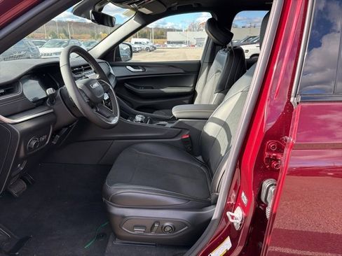 New 2025 Jeep Grand Cherokee 4WD image 8