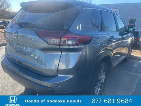Used 2024 Nissan Rogue S image 4