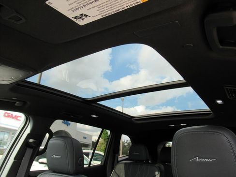 Used 2025 Buick Enclave Avenir w/ Super Cruise Package image 28