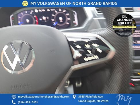 Used 2022 Volkswagen Tiguan SEL R-Line image 18
