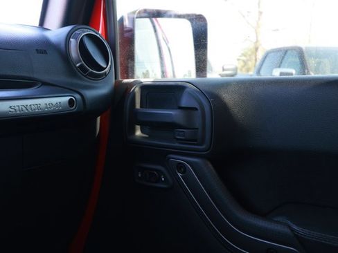 Used 2018 Jeep Wrangler Unlimited Sahara image 22