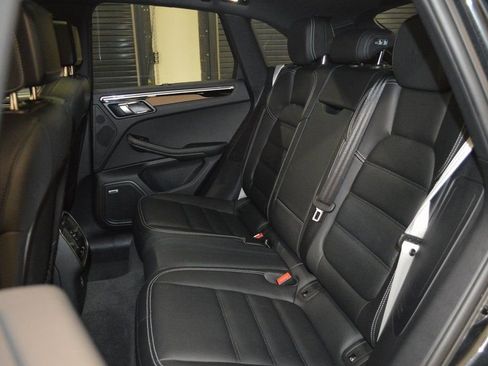 Used 2025 Porsche Macan image 38