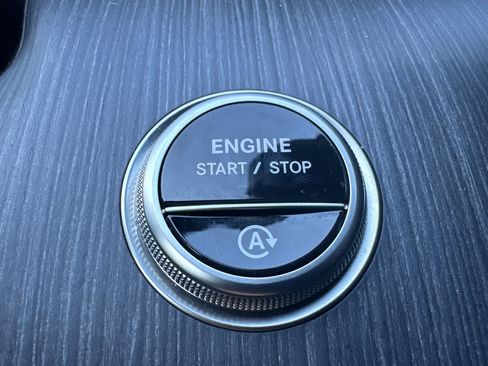 Used 2025 Mercedes-Benz C 300 Sedan image 21