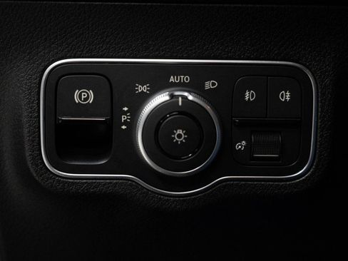 Certified 2024 Mercedes-Benz GLB 250 4MATIC image 18