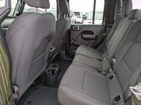 Used 2023 Jeep Gladiator Sport image 12