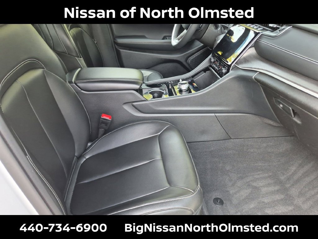 Used 2023 Jeep Grand Cherokee Limited AWD/4WD image 22