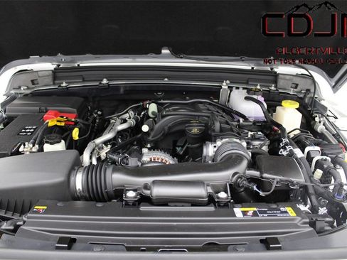 Used 2023 Jeep Gladiator Rubicon w/ Cold Weather Group image 10