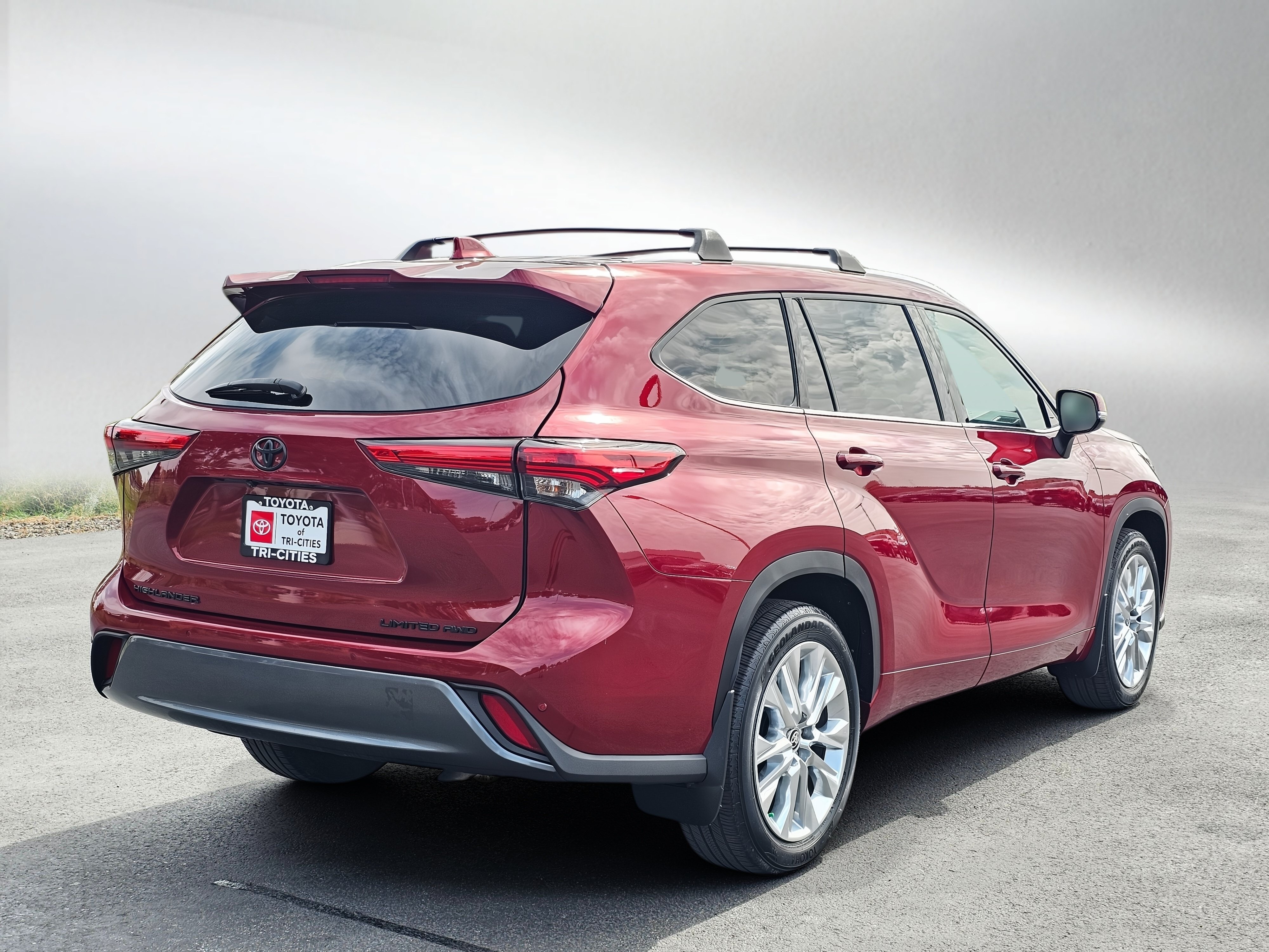 Certified 2021 Toyota Highlander Limited AWD/4WD image 4
