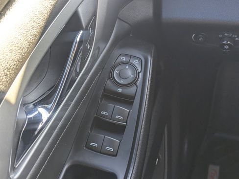 Used 2023 Chevrolet Traverse LT image 28