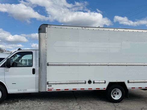 Used 2022 GMC Savana 3500 Extended w/ Power Convenience Package RWD image 6