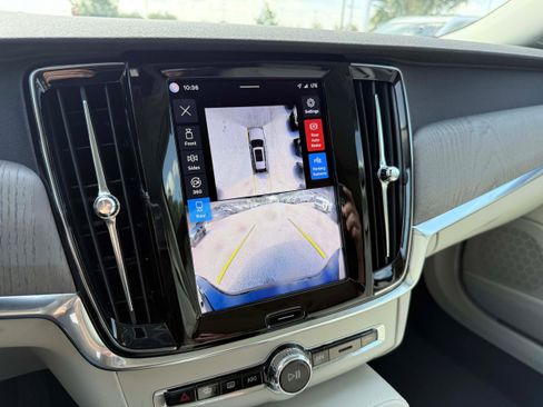 Certified 2025 Volvo V90 B6 Cross Country Plus AWD/4WD image 18