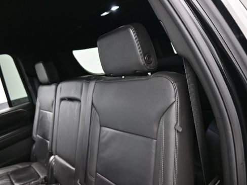 Used 2024 Chevrolet Suburban LT RWD image 32