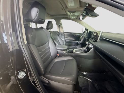 Used 2024 Toyota RAV4 XLE Premium FWD image 29