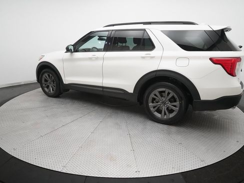 Used 2021 Ford Explorer XLT w/ XLT Sport Appearance Package image 12