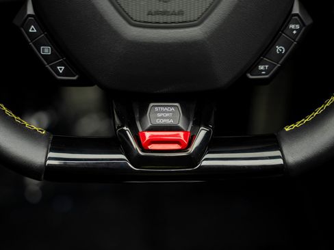 Used 2020 Lamborghini Huracan EVO RWD image 44