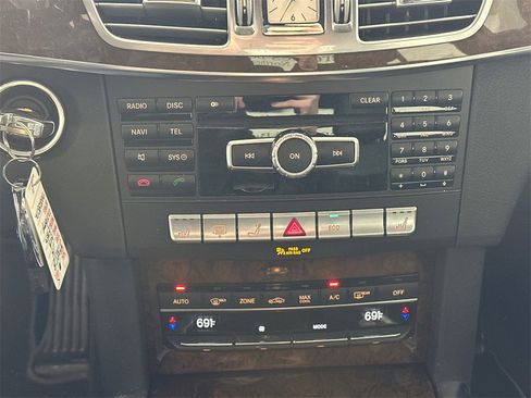 Used 2014 Mercedes-Benz E 350 4MATIC Sedan image 9