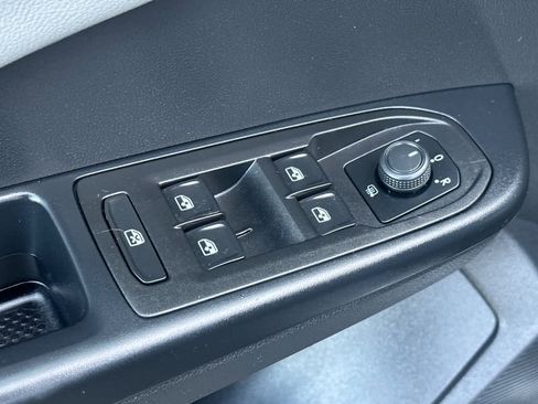 Used 2022 Volkswagen Taos SEL image 13