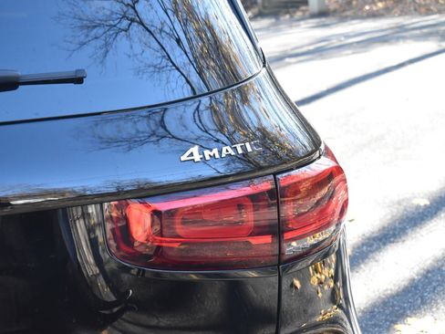 Used 2021 Mercedes-Benz GLB 250 4MATIC w/ Premium Package image 40