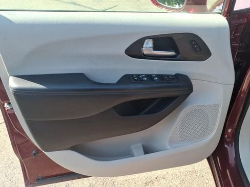 Certified 2020 Chrysler Pacifica Limited FWD image 8