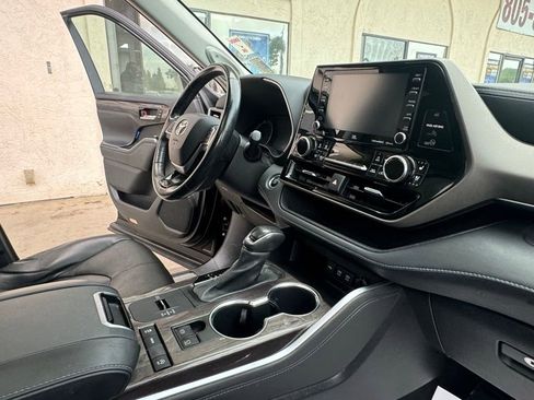 Used 2020 Toyota Highlander Limited FWD image 24