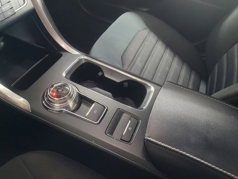 Used 2019 Ford Fusion SE FWD image 26