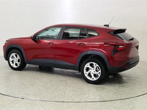 Used 2024 Chevrolet Trax LS w/ LS Convenience Package FWD image 5