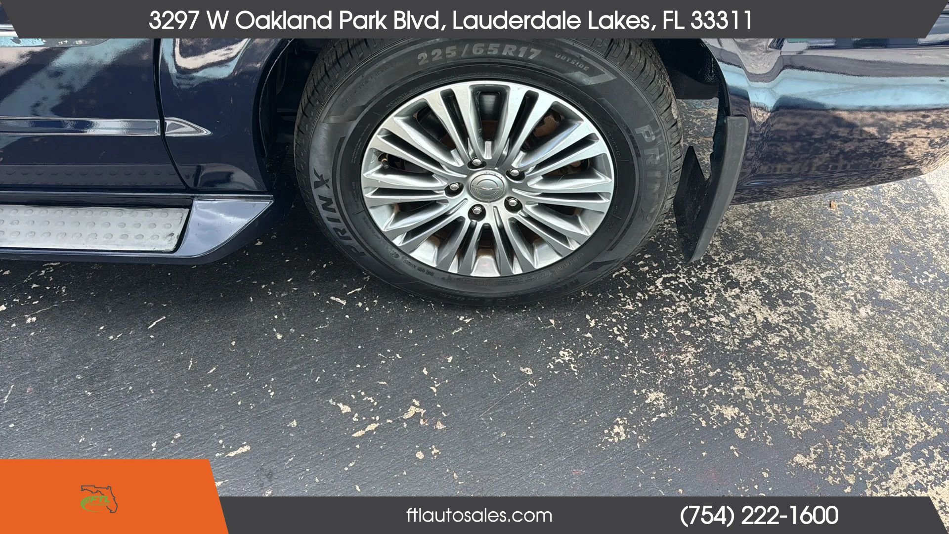 Used 2014 Chrysler Town & Country Touring-L FWD image 14