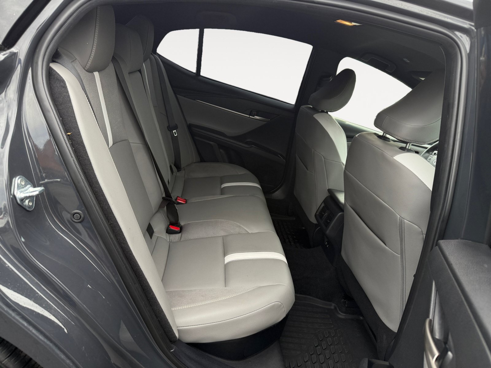 Used 2025 Toyota Camry SE FWD image 18
