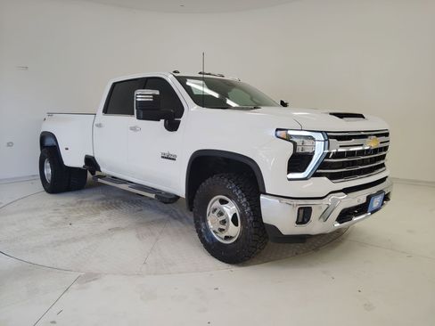 Used 2024 Chevrolet Silverado 3500 LTZ w/ LTZ Texas Edition image 33
