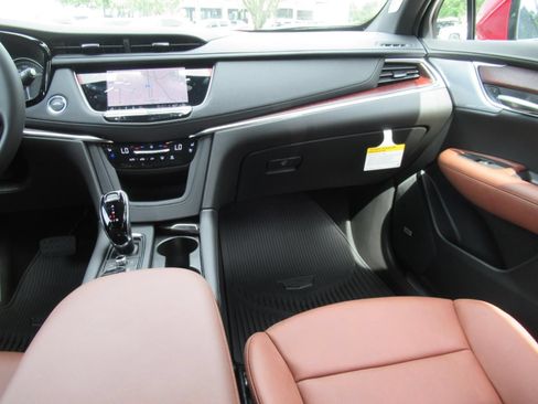 New 2026 Cadillac XT5 Premium Luxury w/ Driver Assist Package FWD image 13