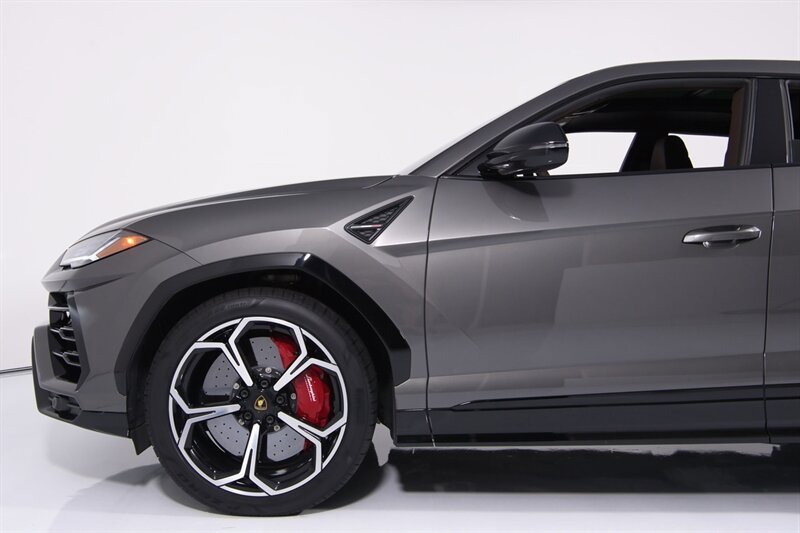 Used 2021 Lamborghini Urus AWD/4WD image 6