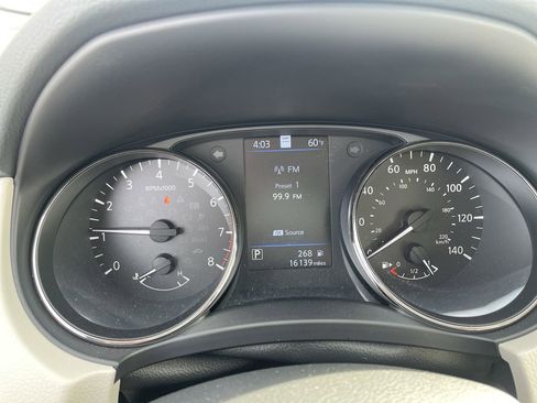 Used 2022 Nissan Rogue Sport SL image 11