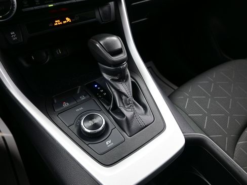 Used 2024 Toyota RAV4 XLE image 21