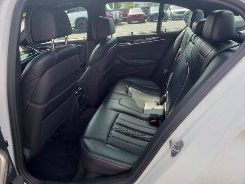 Used 2019 BMW M550i xDrive image 11