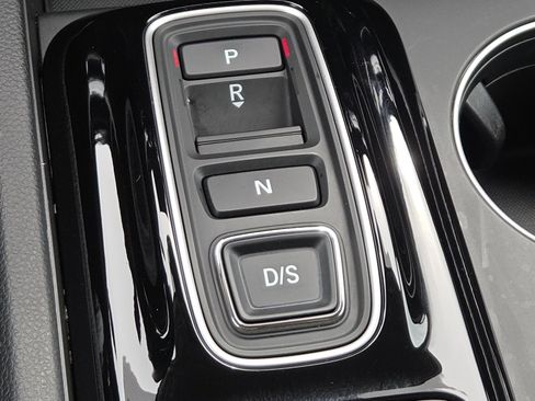 Used 2025 Honda Pilot EX-L image 32