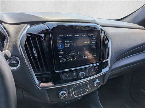 Used 2024 Chevrolet Traverse RS FWD image 12