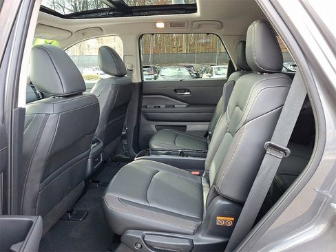 Certified 2025 Nissan Pathfinder SL w/ SL Premium Package image 11