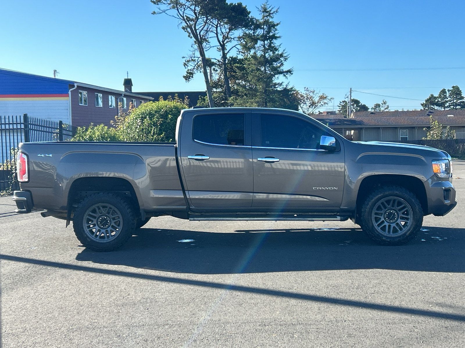 Used 2016 GMC Canyon SLT w/ Driver Alert Package AWD/4WD image 11