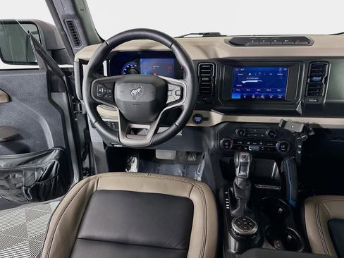 Used 2023 Ford Bronco Wildtrak image 24