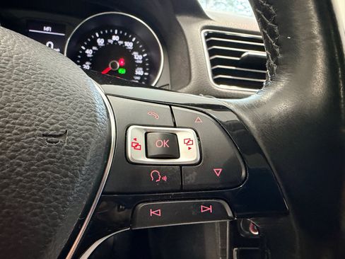 Used 2018 Volkswagen Passat 2.0T SE image 31