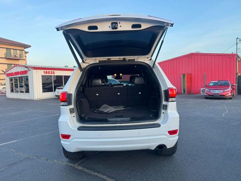 Used 2019 Jeep Grand Cherokee Altitude image 6