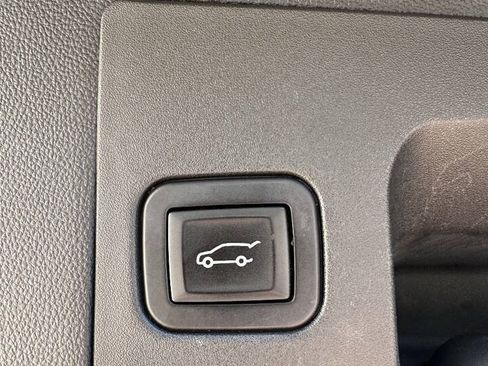 Used 2017 Cadillac XT5 Luxury w/ Driver Awareness Package FWD image 15