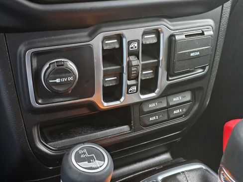 Used 2019 Jeep Wrangler Unlimited Sahara w/ Uconnect 4C Nav & Sound Group image 24