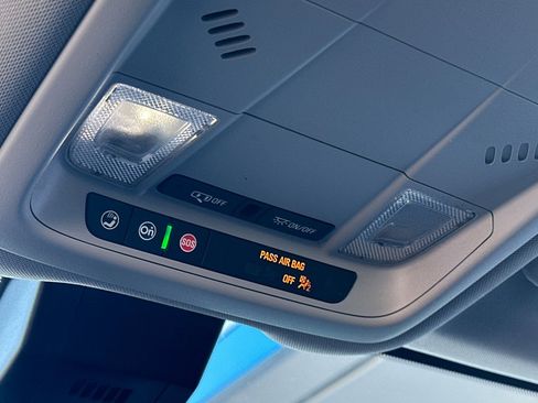 Used 2022 Chevrolet Equinox LS image 24