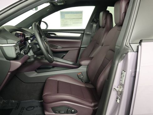 New 2026 Porsche Macan Electric RWD image 5