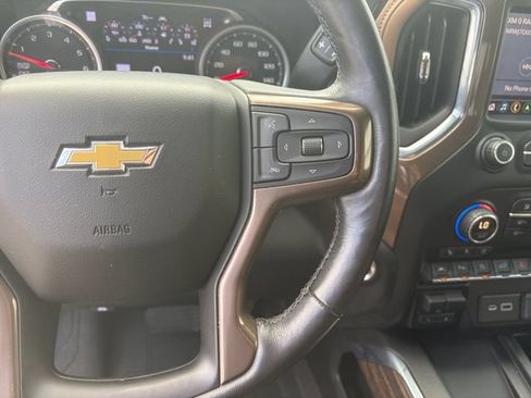 Used 2019 Chevrolet Silverado 1500 High Country w/ Technology Package AWD/4WD image 8
