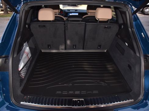 Used 2025 Porsche Cayenne Base image 36