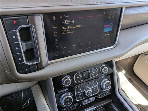 Used 2023 GMC Yukon XL Denali AWD/4WD image 12