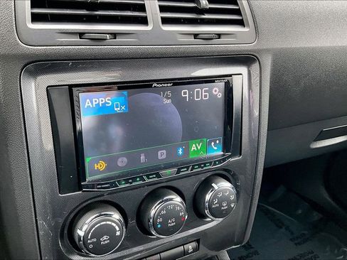 Used 2014 Dodge Challenger SXT image 30