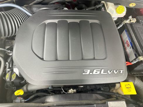 Used 2018 Dodge Grand Caravan SE FWD image 32